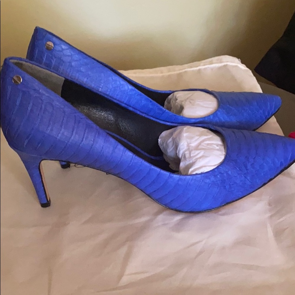 Beautiful Rachael Roy leather pumps!💙 - Picture 2 of 3